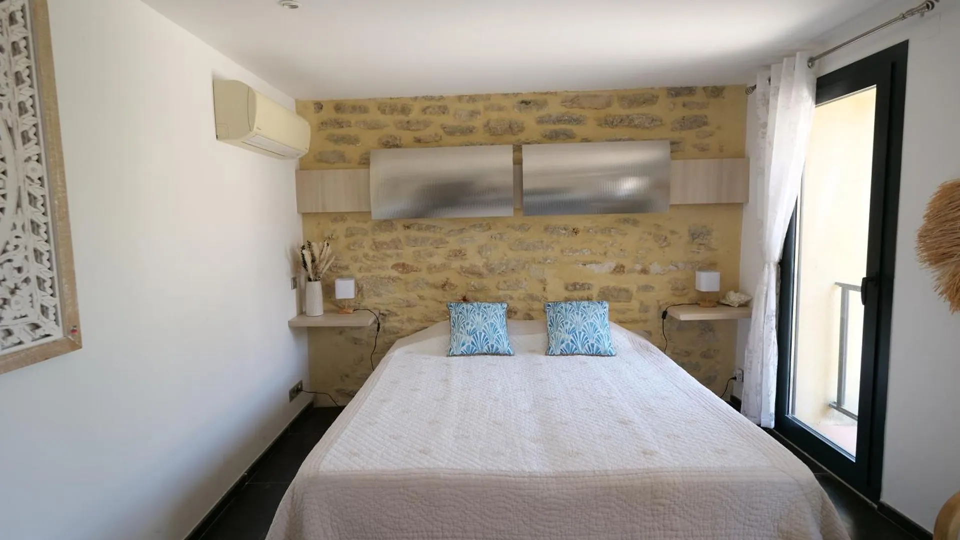 Chambres Du Vieux Bistrot Cabrieres-d'Avignon 0*,  France
