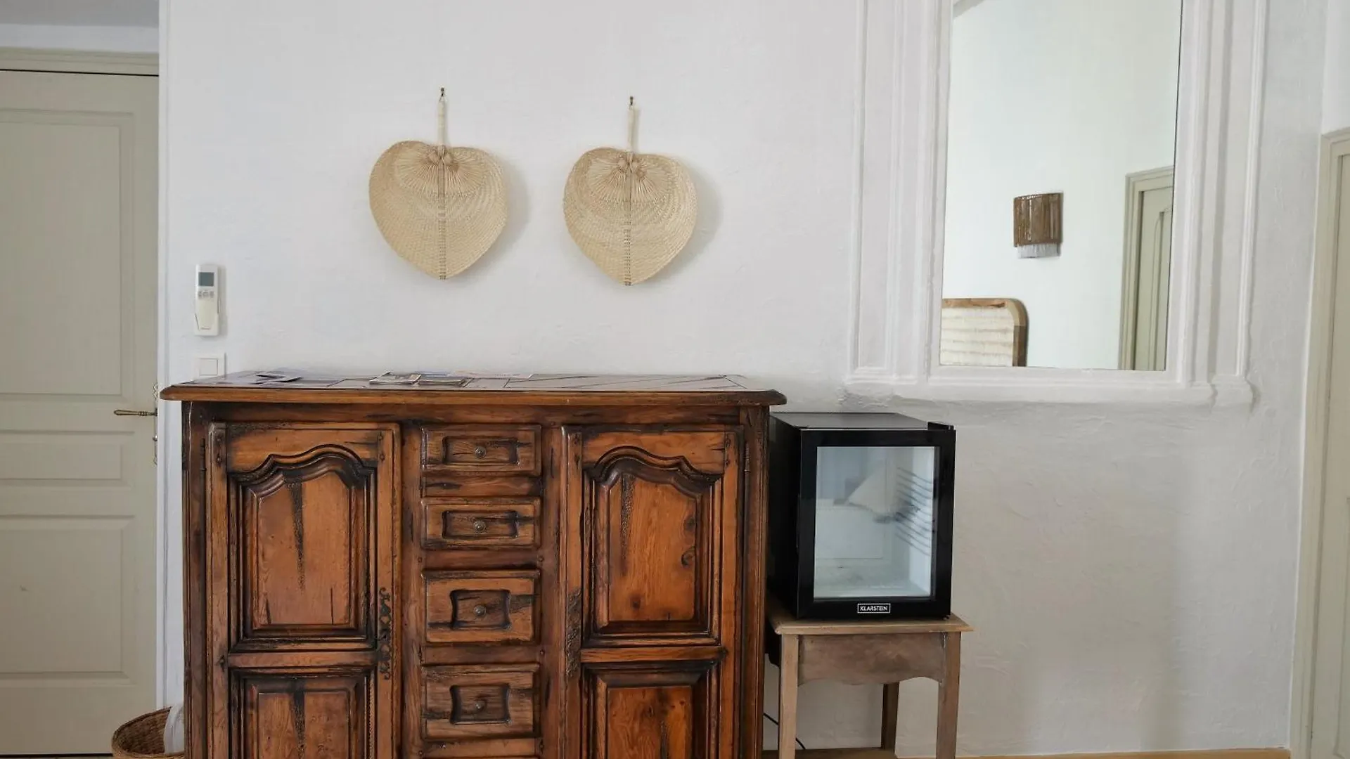 Chambres Du Vieux Bistrot Cabrieres-d'Avignon 0*,