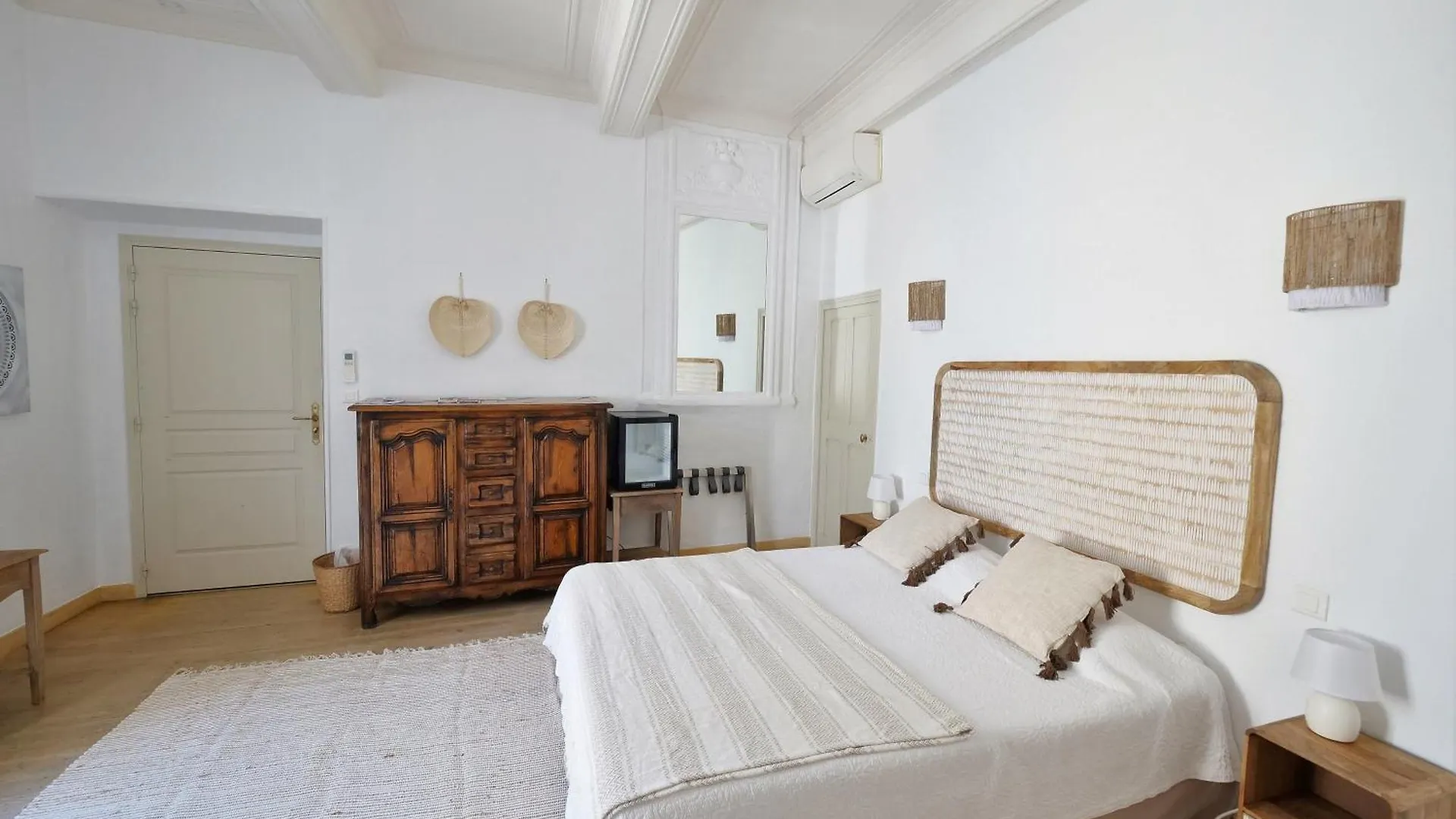 Chambres Du Vieux Bistrot Cabrieres-d'Avignon Homestay