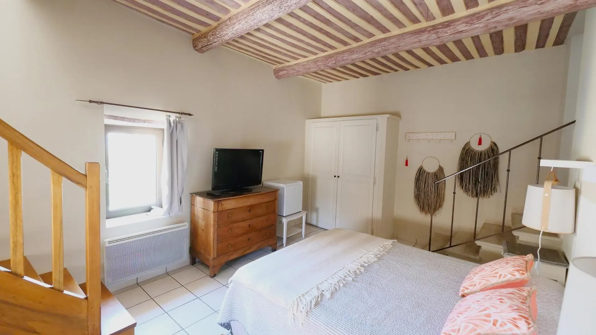 Chambres Du Vieux Bistrot Cabrieres-d'Avignon Homestay